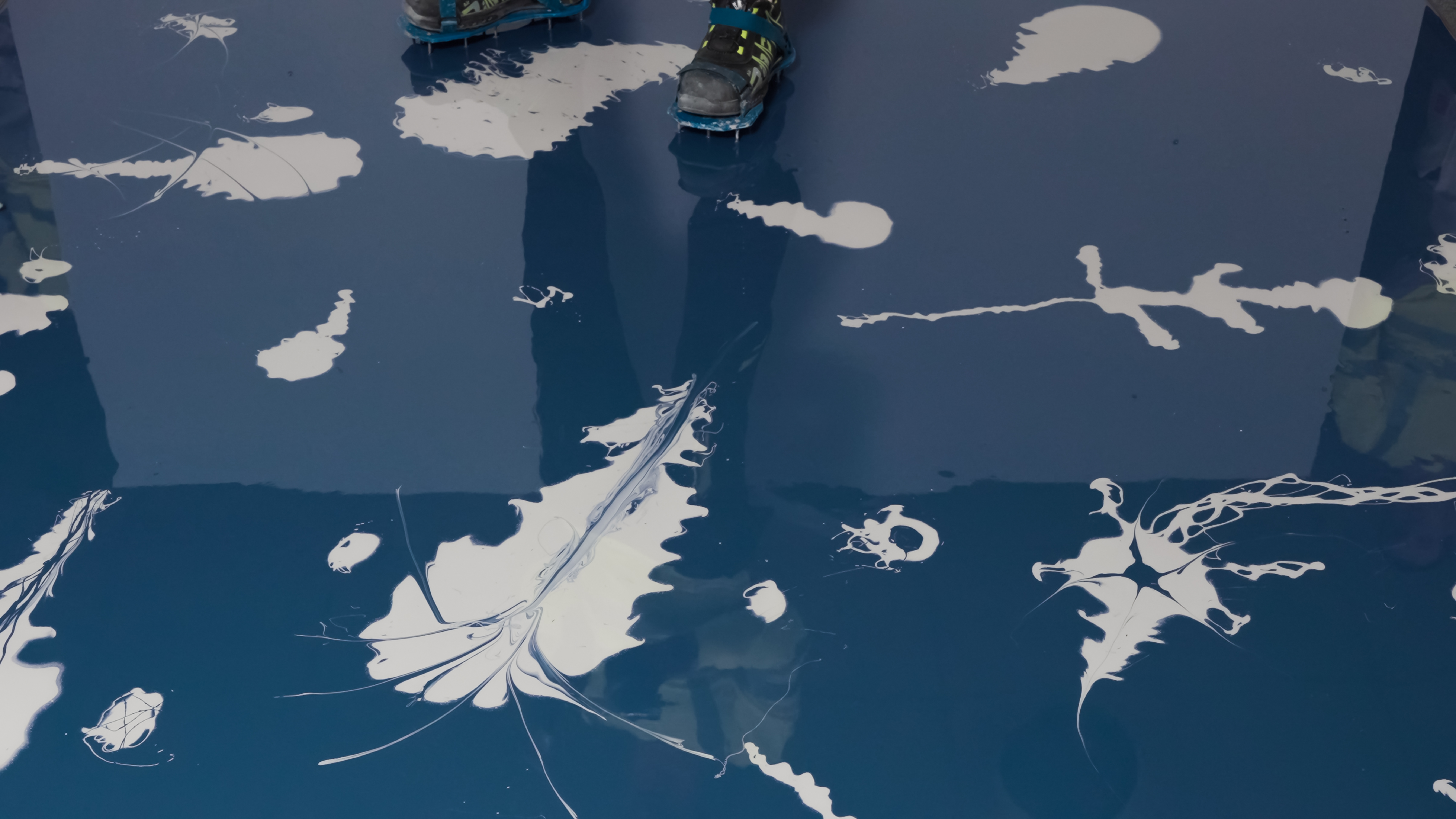 Fall Underneath Reference Free Decoration | Tikkurila