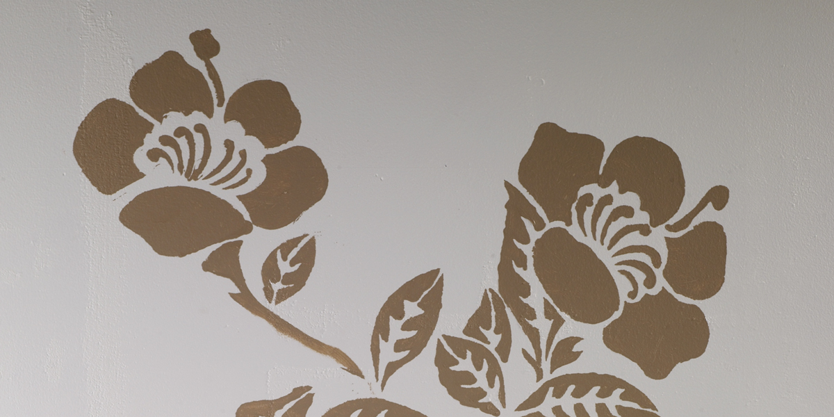 wall-with-flowery-pattern