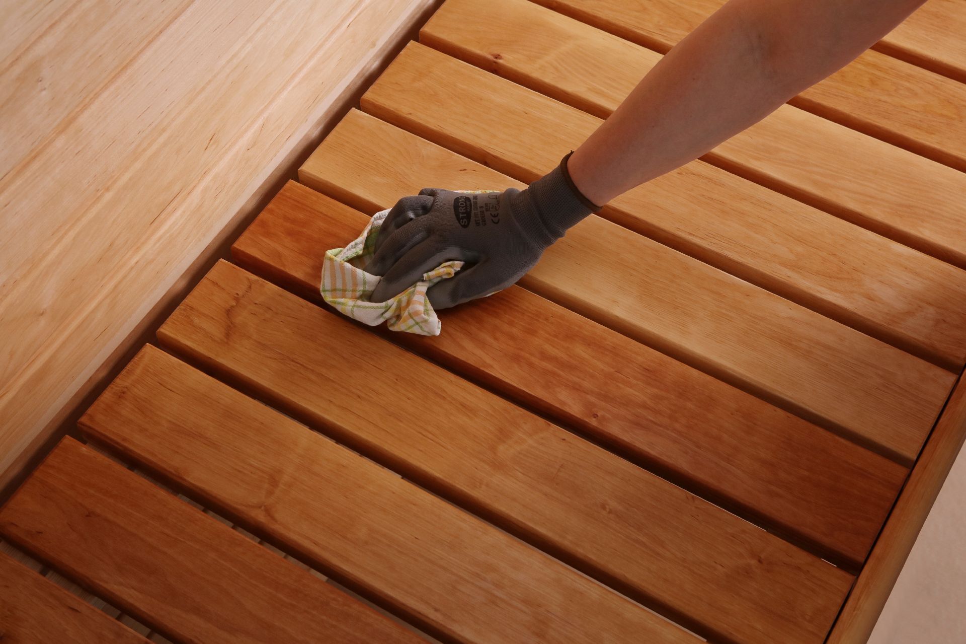 oiling sauna benches