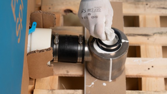 plug and spray detaching