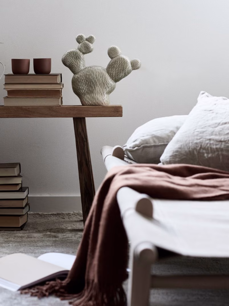 light grey colour wall in study room