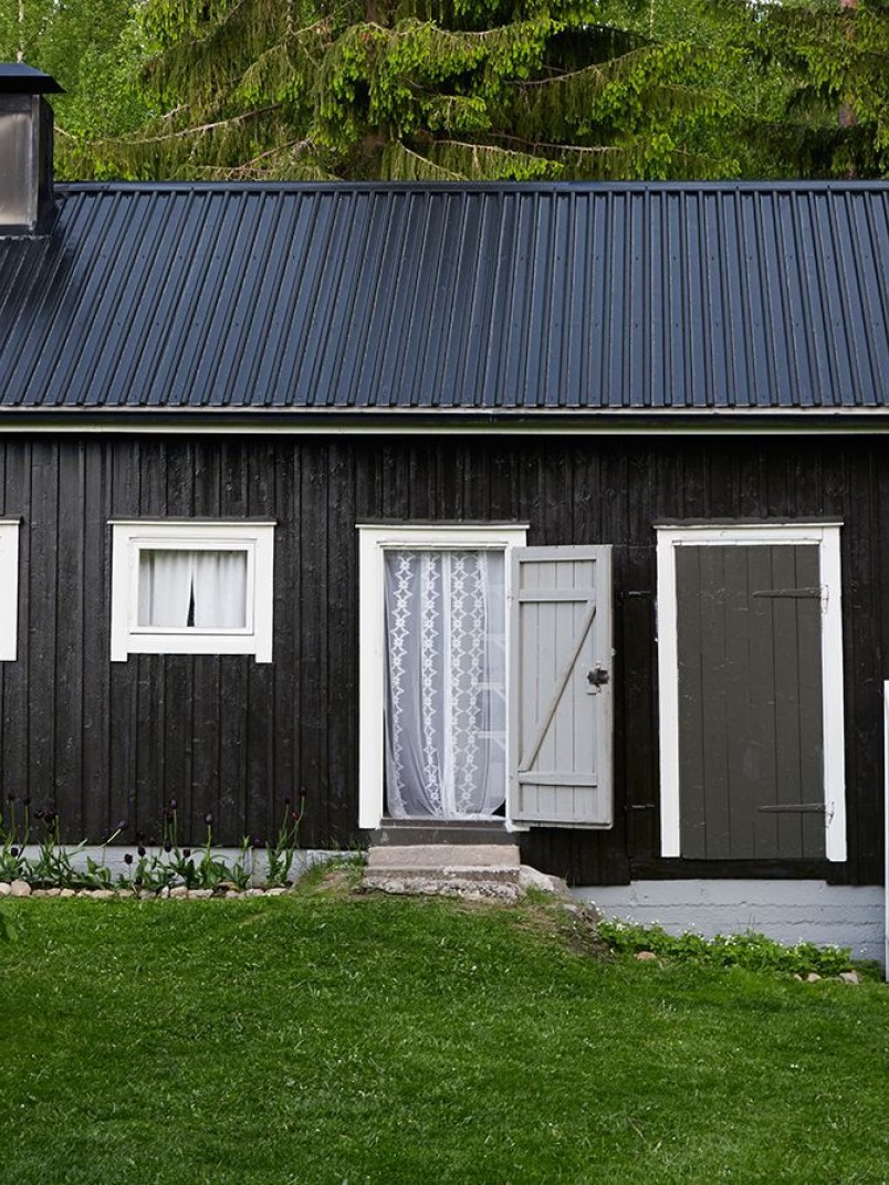 painting barn black