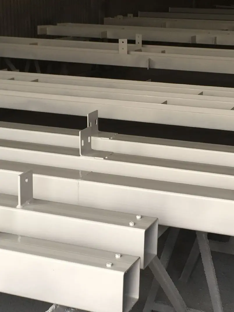 Metal beams coated with Fontecoat FD 20