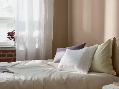 Clean indoor air in a bedroom