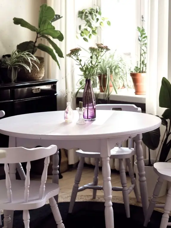 dinner table and chairs painted with muted lilac colour