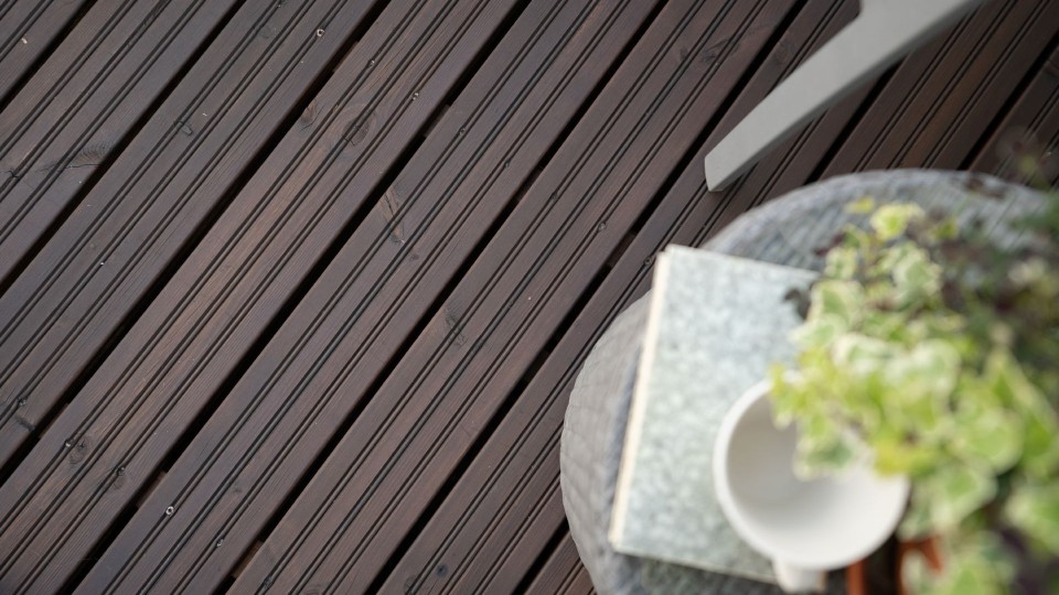 how to oil wooden deck and terrace