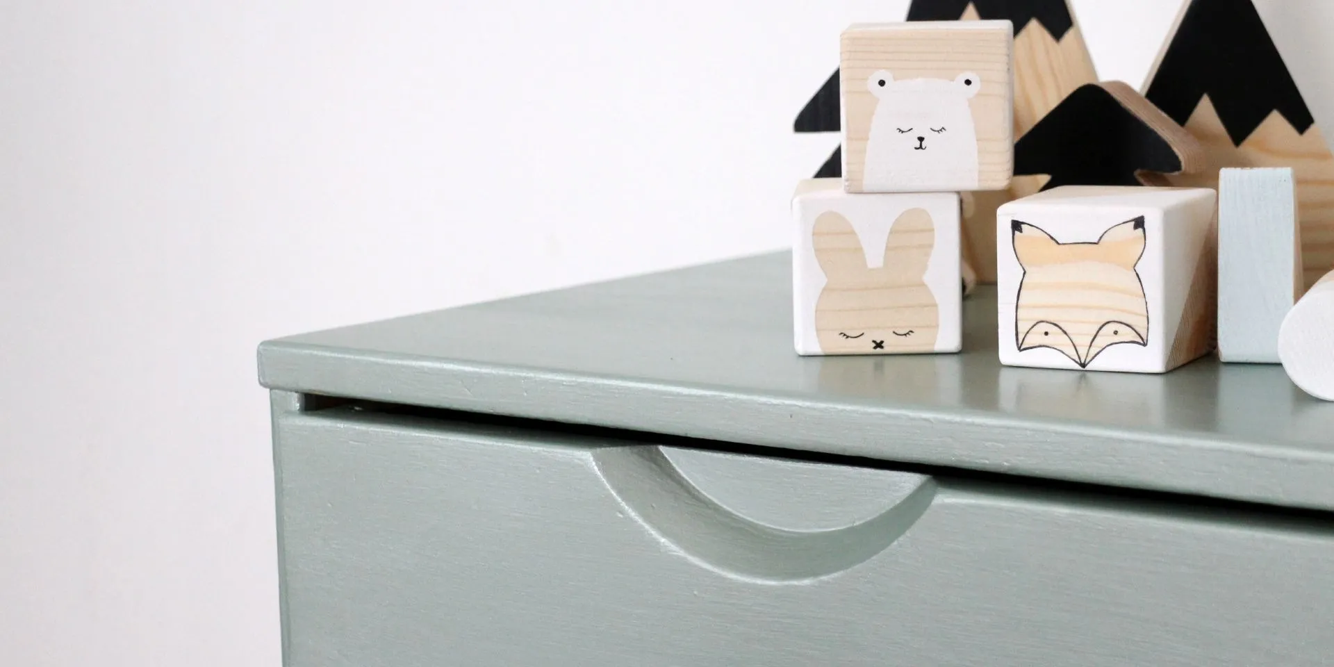 KIDS ROOM DRESSER IN TAIKA PAINT