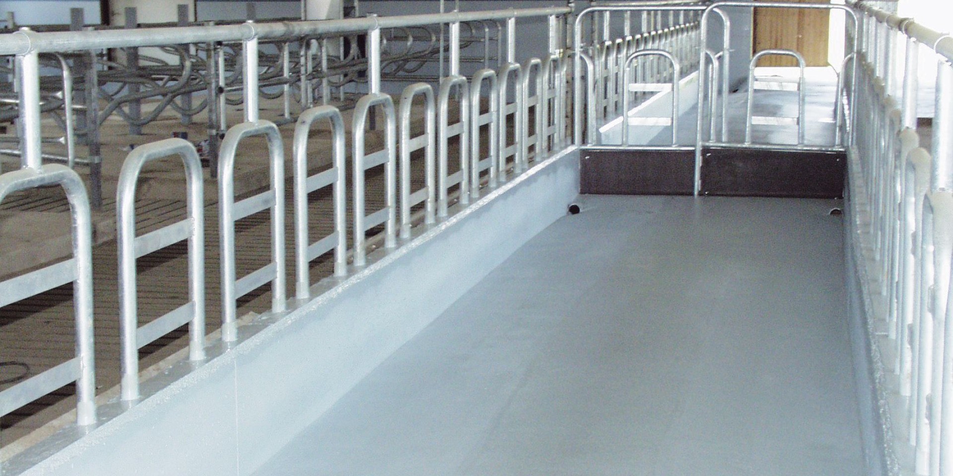 Metal surfaces in farming and agricultural facilities