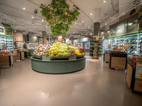 For Hemköp, sustainable shopping starts with sustainable flooring