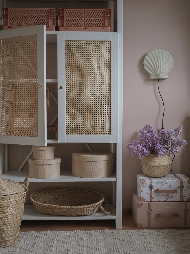 soft rosy colour wall with natural material furniture and decor