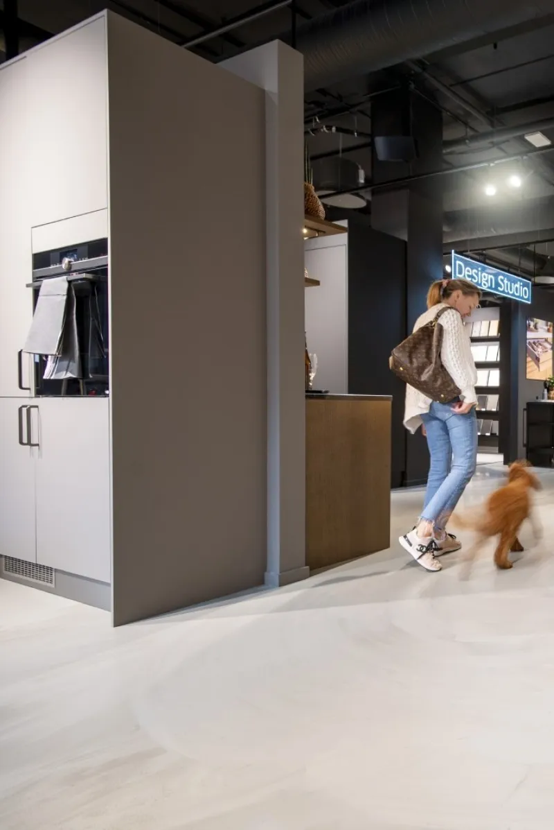 Floor coating in a show room