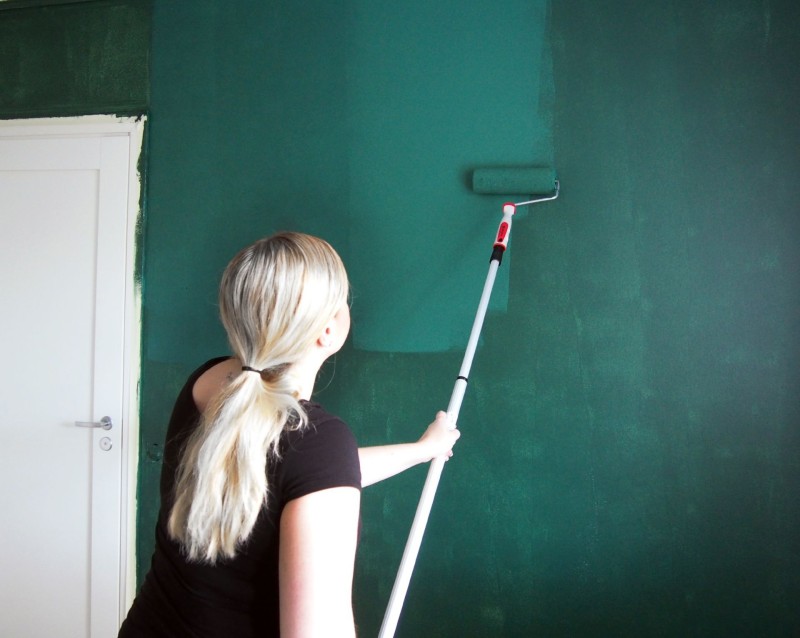 painting the wall green